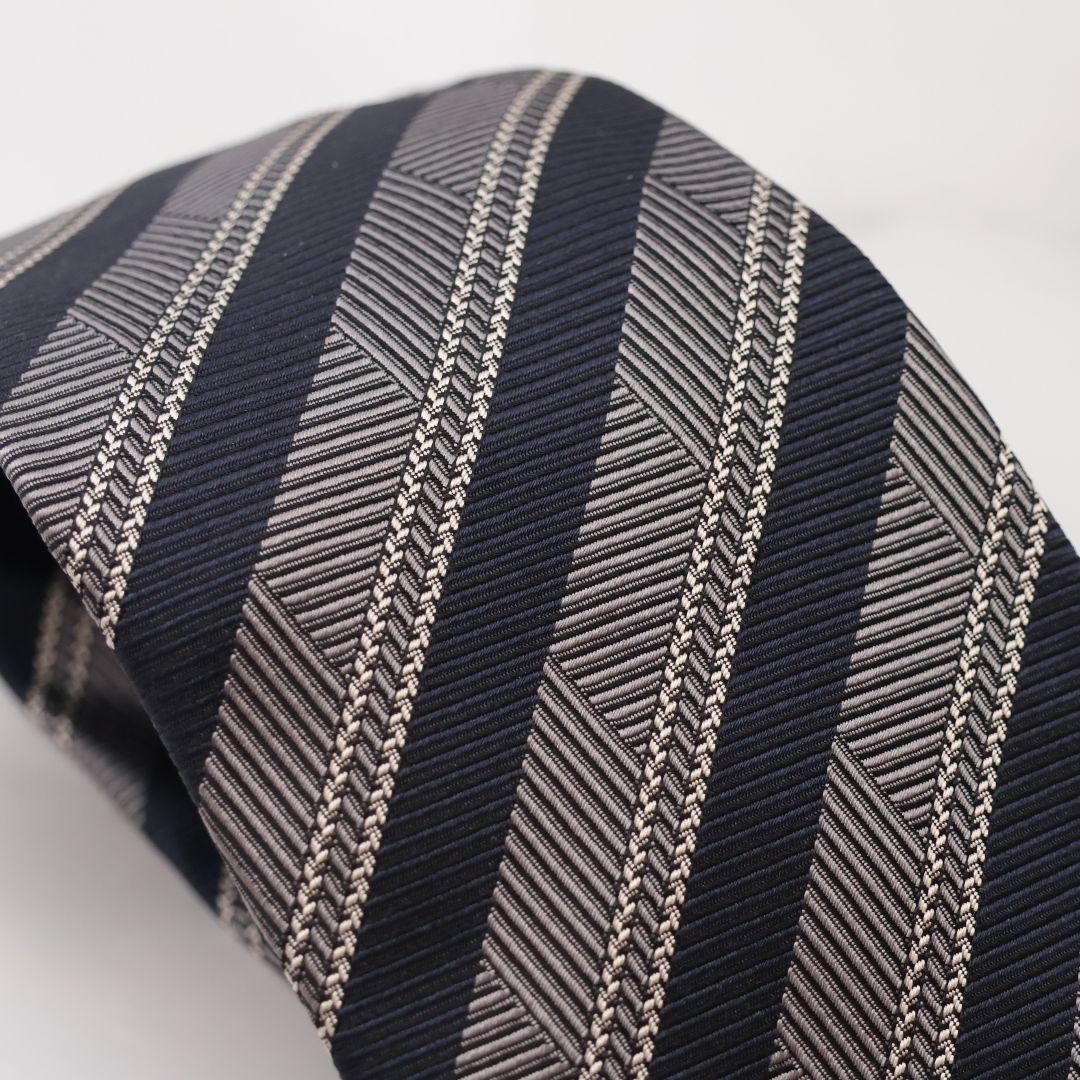 ゼニア 未使用 ネイビーとグレーのストライプ ネクタイ