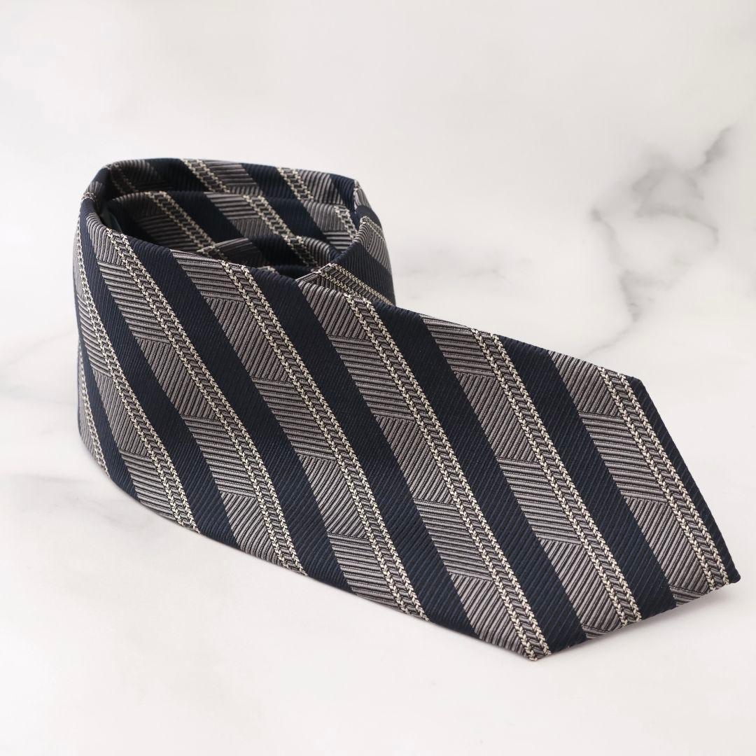 ゼニア 未使用 ネイビーとグレーのストライプ ネクタイ