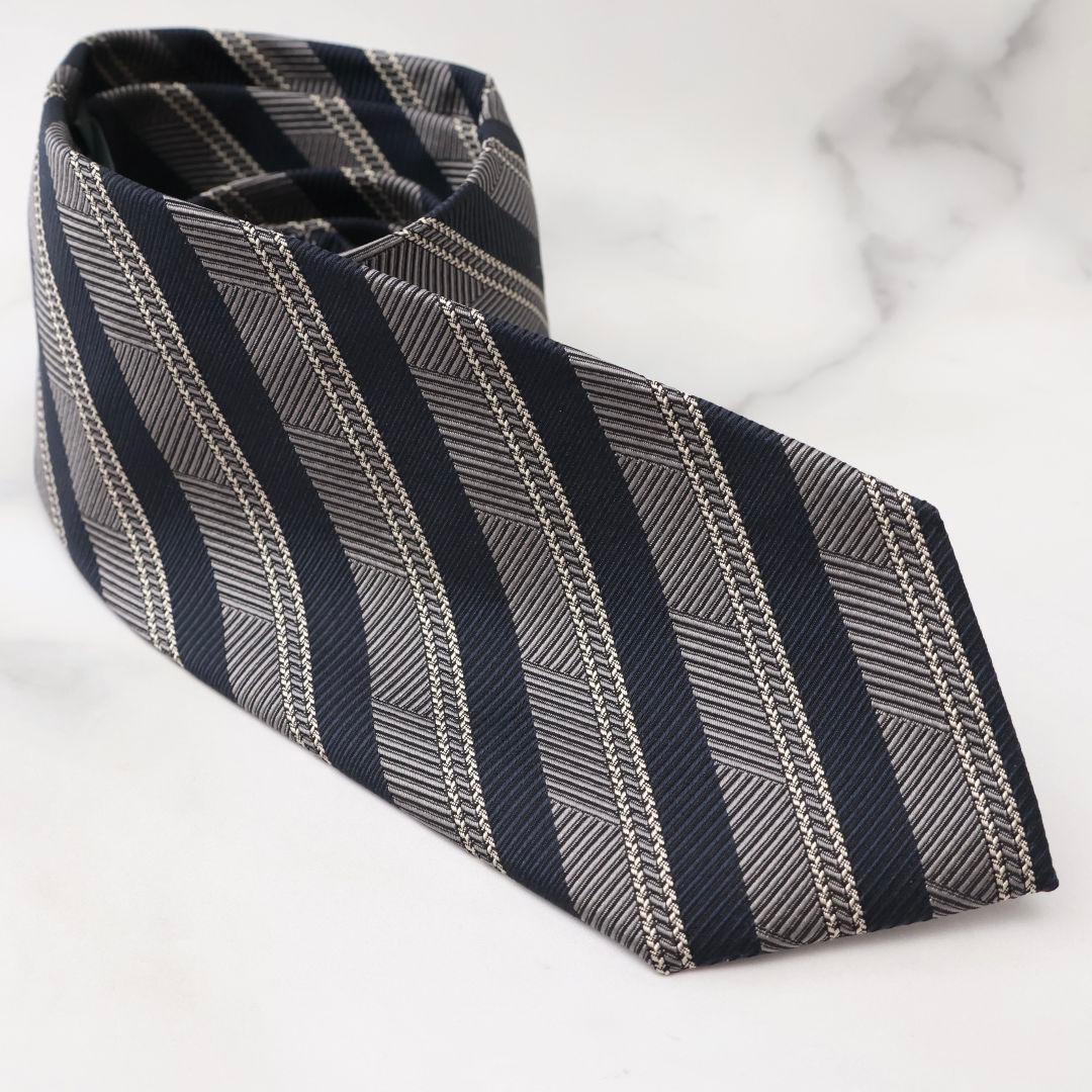 ゼニア 未使用 ネイビーとグレーのストライプ ネクタイ