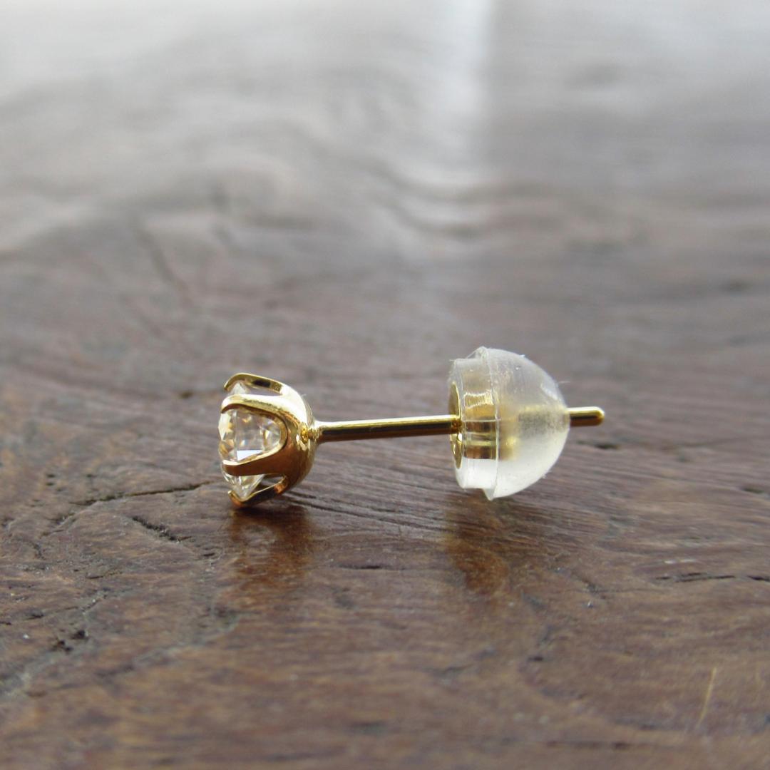 【K18】【0.3ct】モアサナイト　ゴールド ピアス　片耳用/鑑定書付き