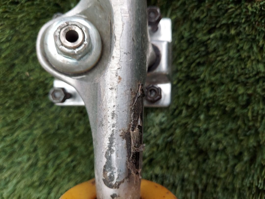 thunder titanium lights チタン 145 スケボー