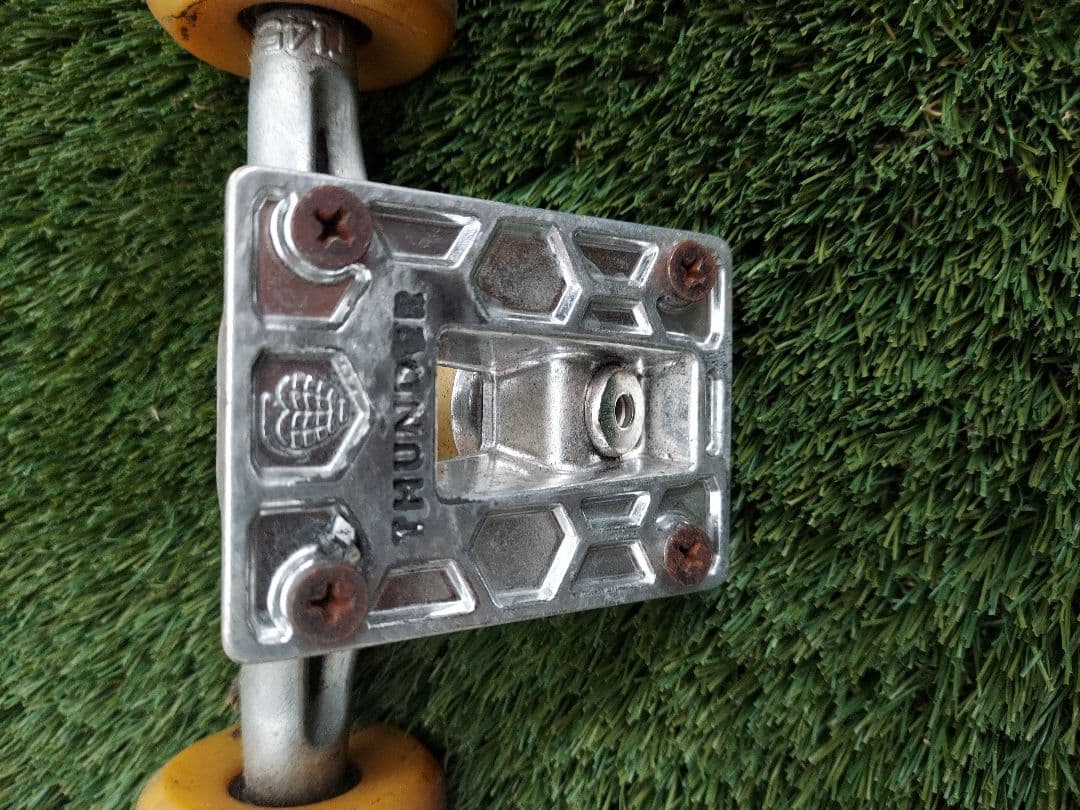 thunder titanium lights チタン 145 スケボー