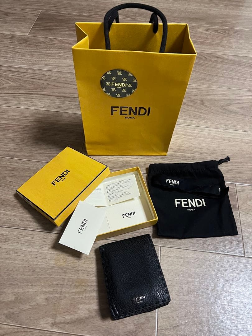 FENDI 二つ折り財布 黒 ケース付き セレリア 財布