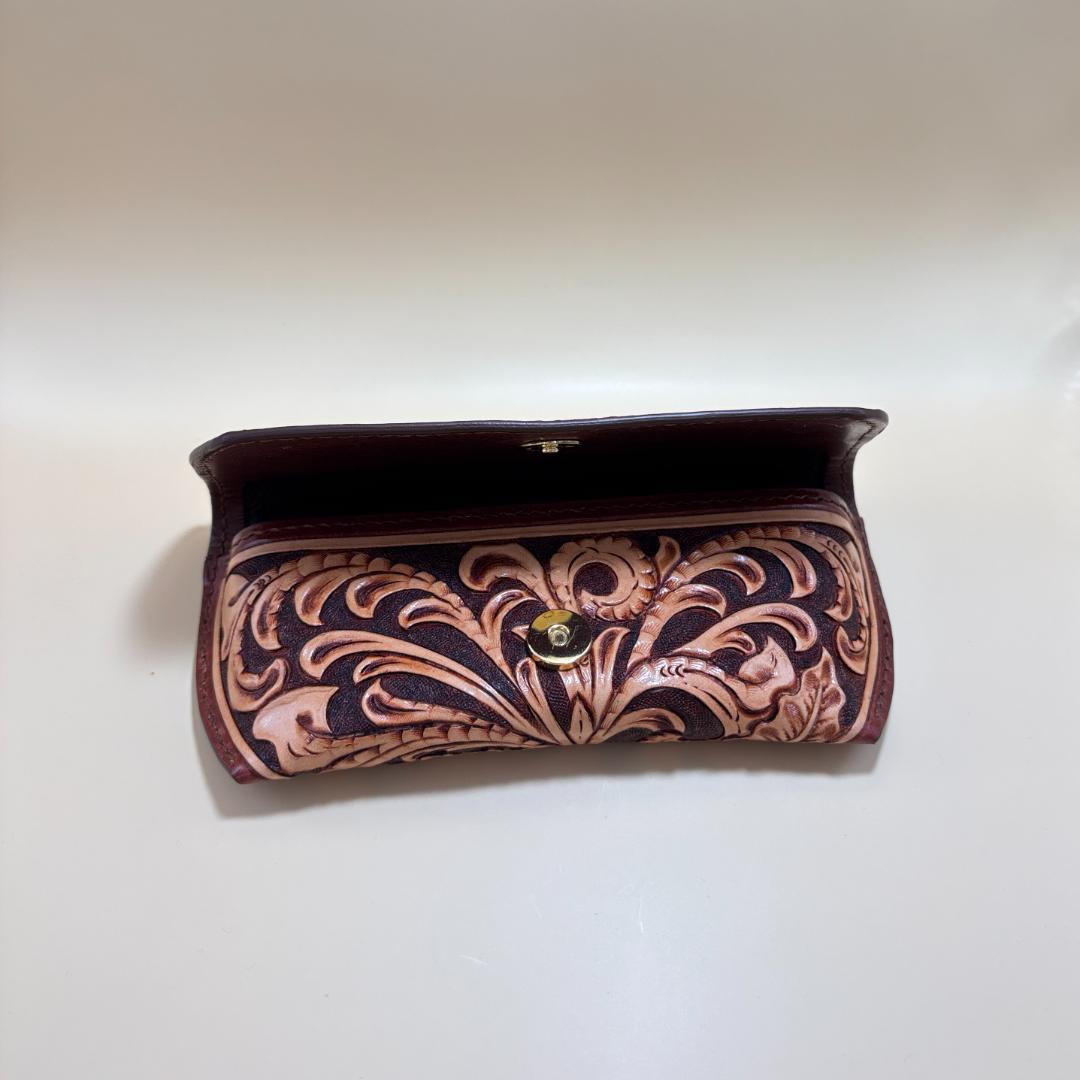 レザーカービング（革彫刻）を施した眼鏡ケース サングラスケース デイジー 茶