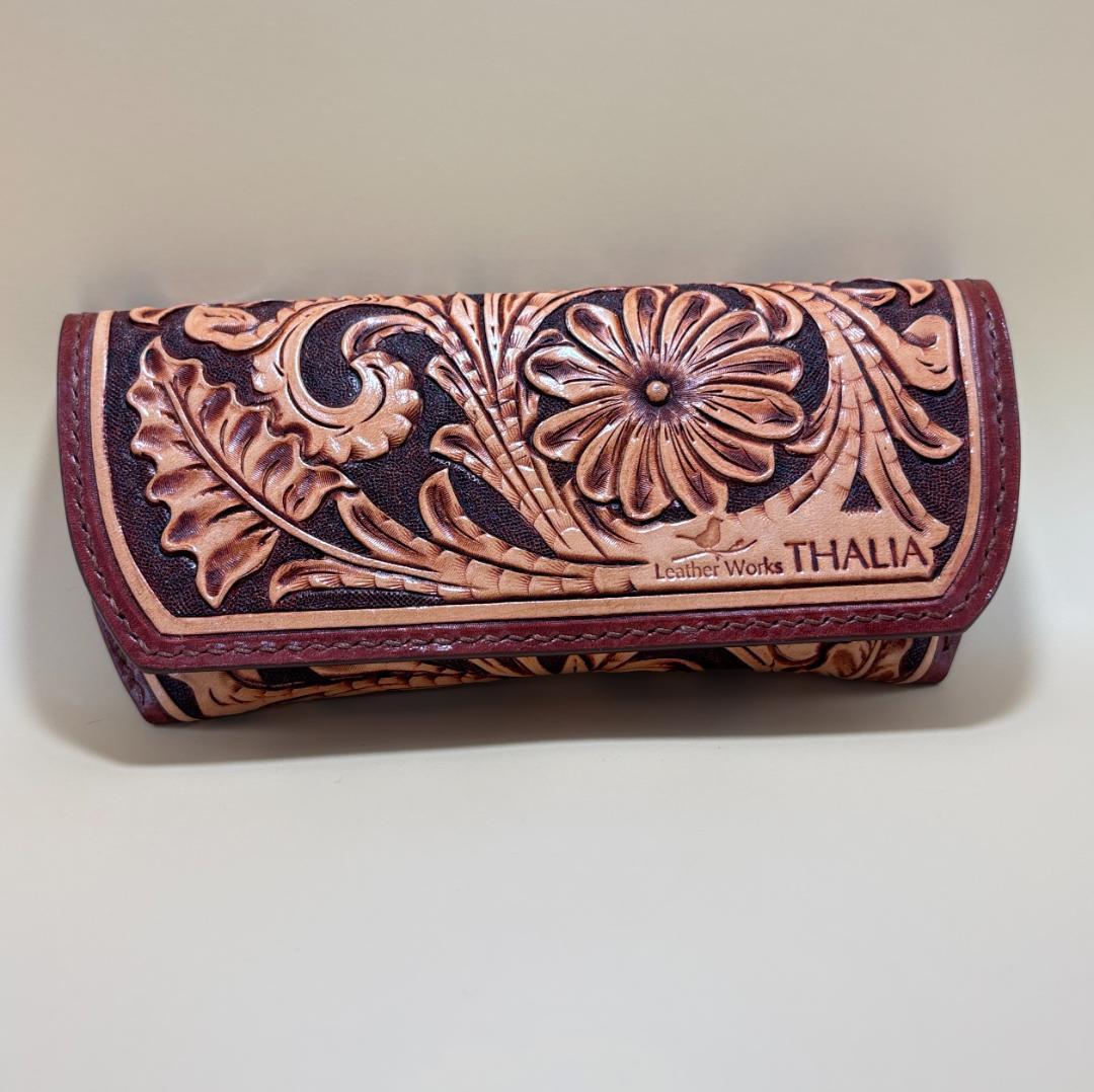 レザーカービング（革彫刻）を施した眼鏡ケース サングラスケース デイジー 茶