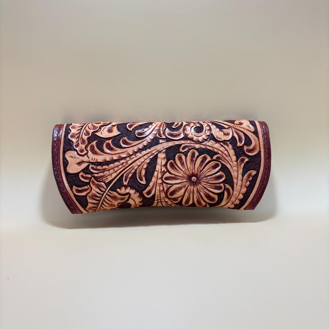 レザーカービング（革彫刻）を施した眼鏡ケース サングラスケース デイジー 茶