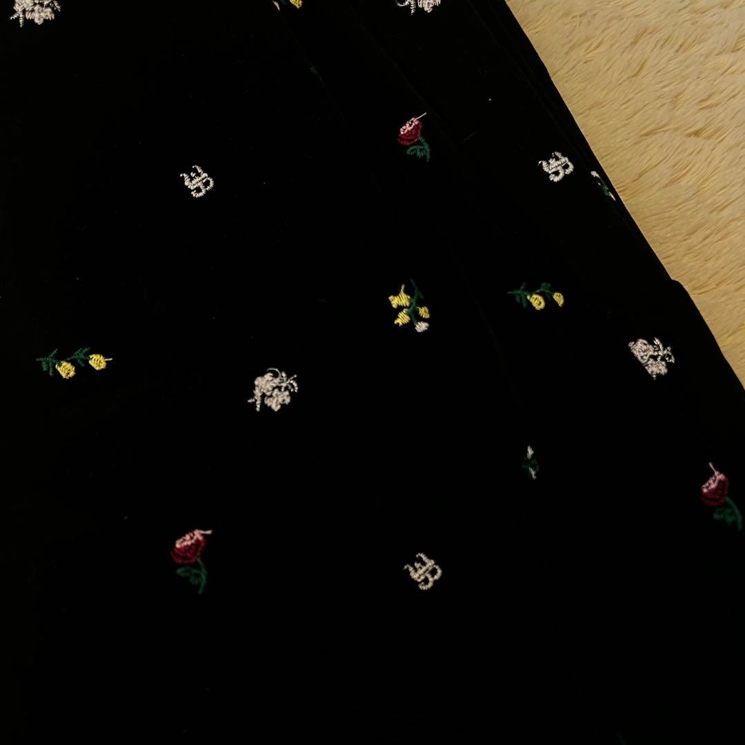BIBIY B. STARRY PANTS 黒の花柄刺繍ワイドレッグパンツ