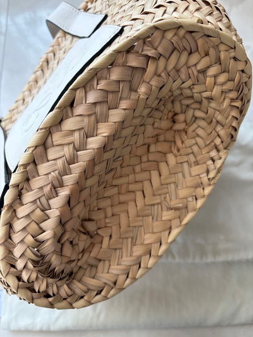 LOEWE ロゴ入り かごバッグ ベージュ/ホワイト