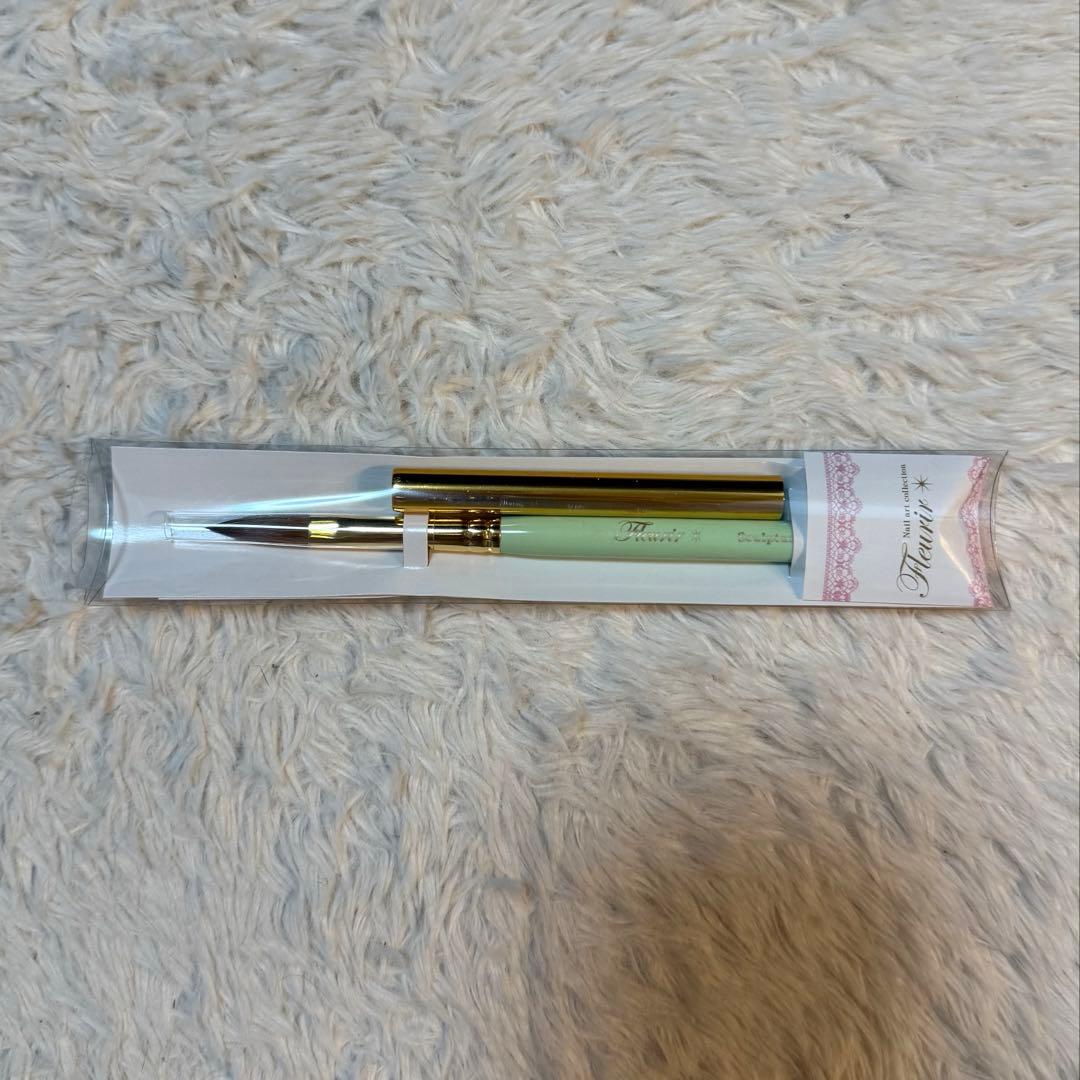 【最終値下げ】Fleurir⭐︎スカルプチュアブラシ　グリーン (キャップ付)