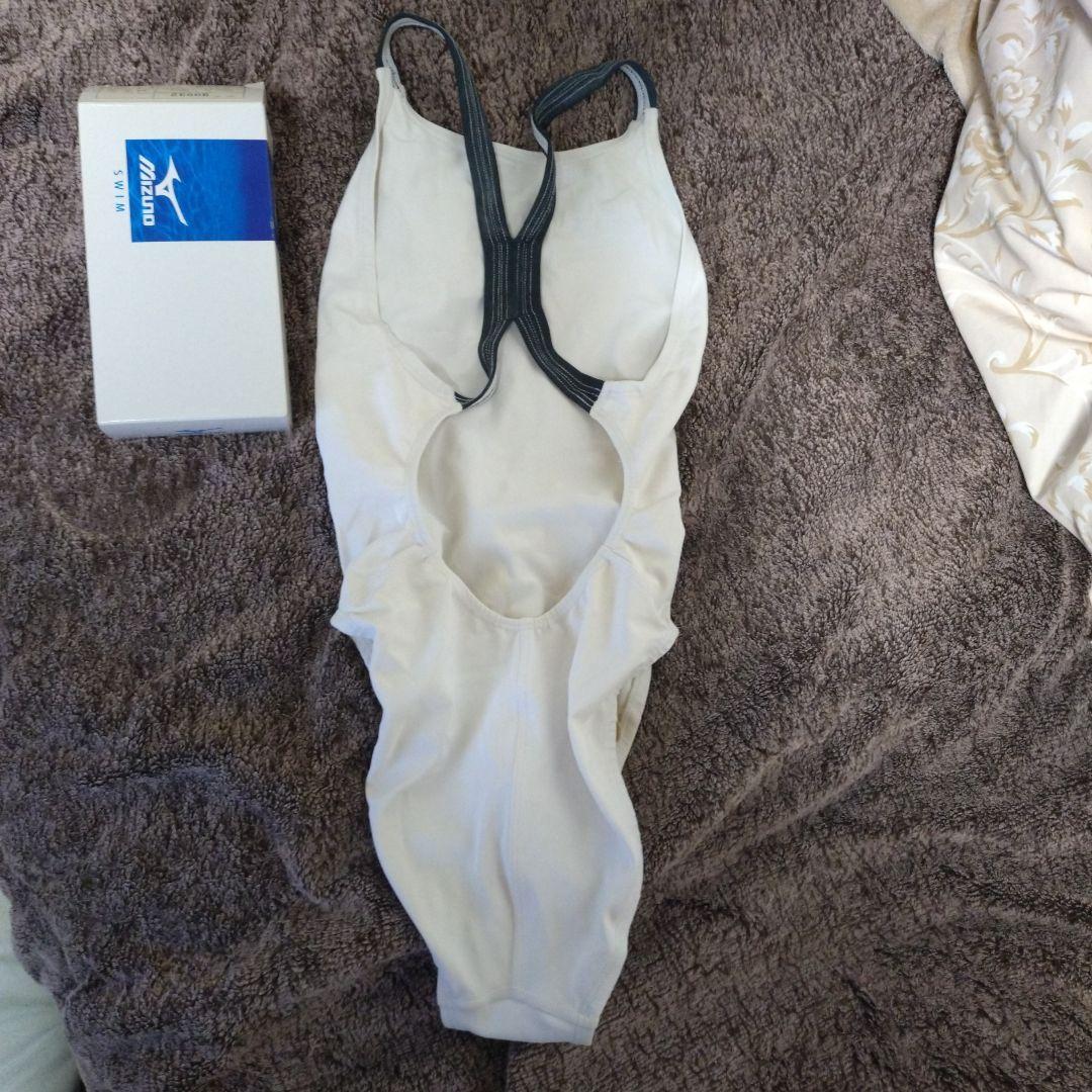 Mizuno スポーツ用水着 ホワイト 箱付き