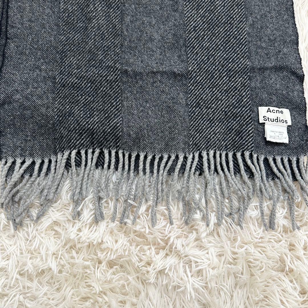 アクネストゥディオズ ヘリンボーン柄 ストライプ マフラー ダークグレー