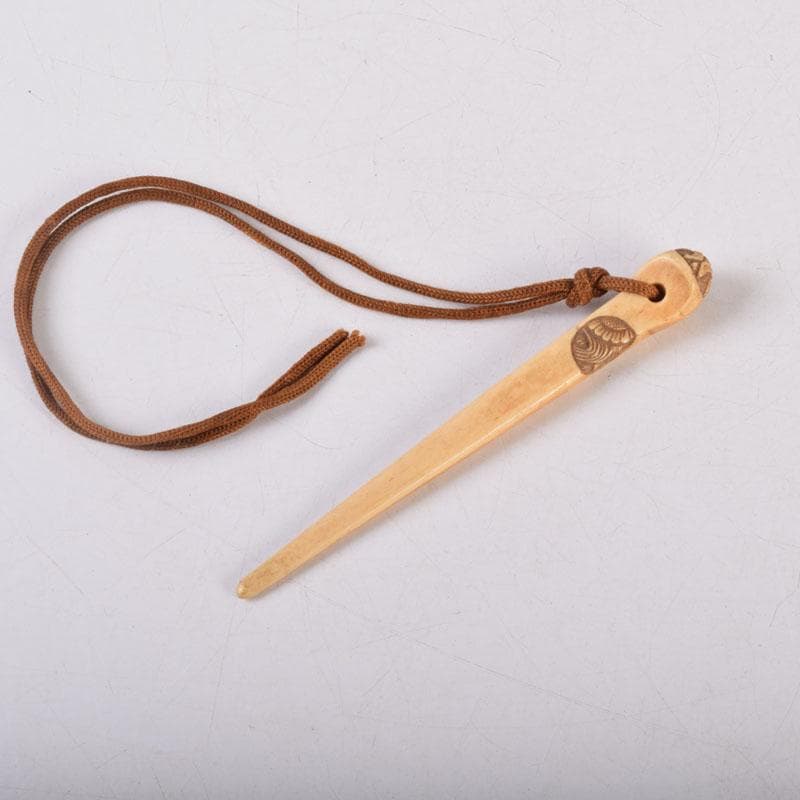 アリーヒローズ　時代提げ物　獣骨製　花刻　根付　簪　C　8548