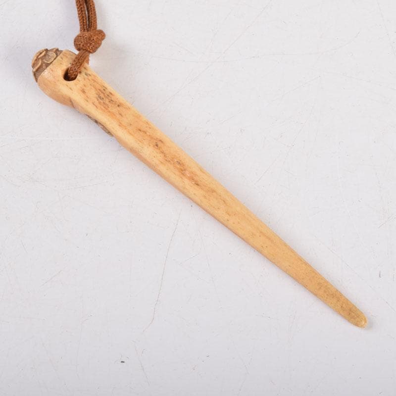 アリーヒローズ　時代提げ物　獣骨製　花刻　根付　簪　C　8548