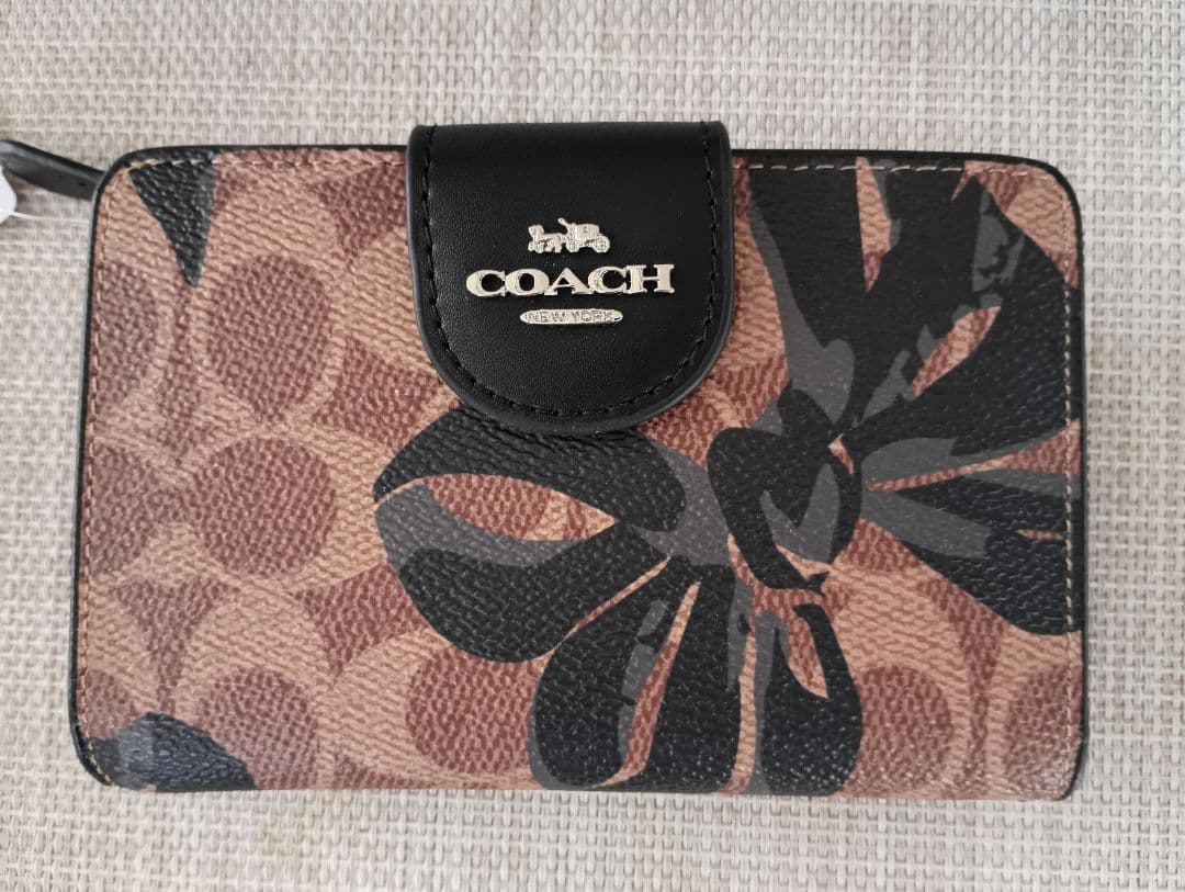ＣOACH 二つ折り財布 フラワーパターン