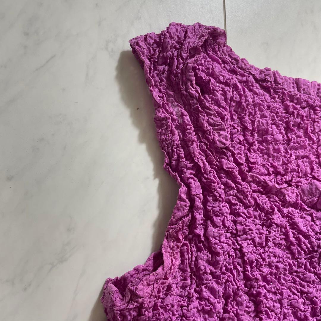 me ISSEY MIYAKE ノースリーブトップス シワ加工切り替え