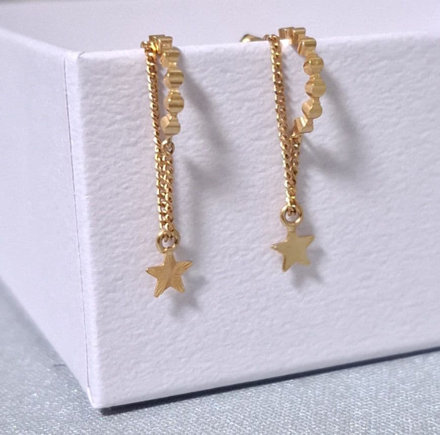 k18 星型チャーム付きハーフフープピアス