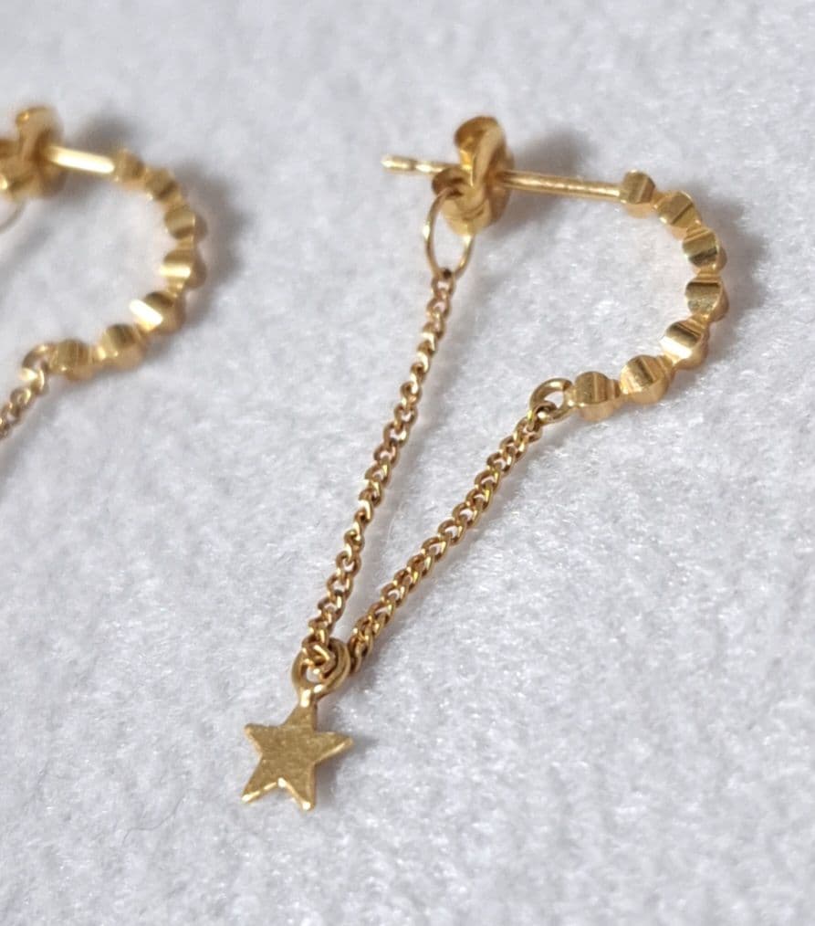 k18 星型チャーム付きハーフフープピアス