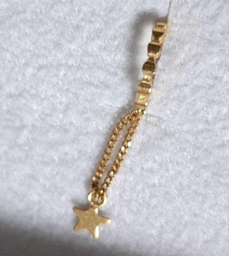 k18 星型チャーム付きハーフフープピアス