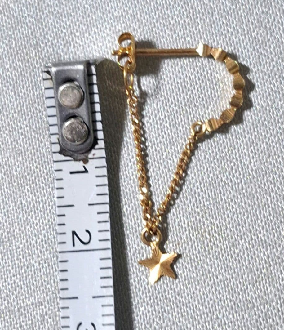 k18 星型チャーム付きハーフフープピアス