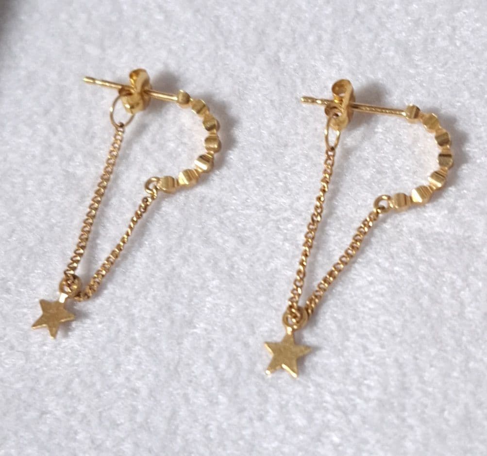 k18 星型チャーム付きハーフフープピアス