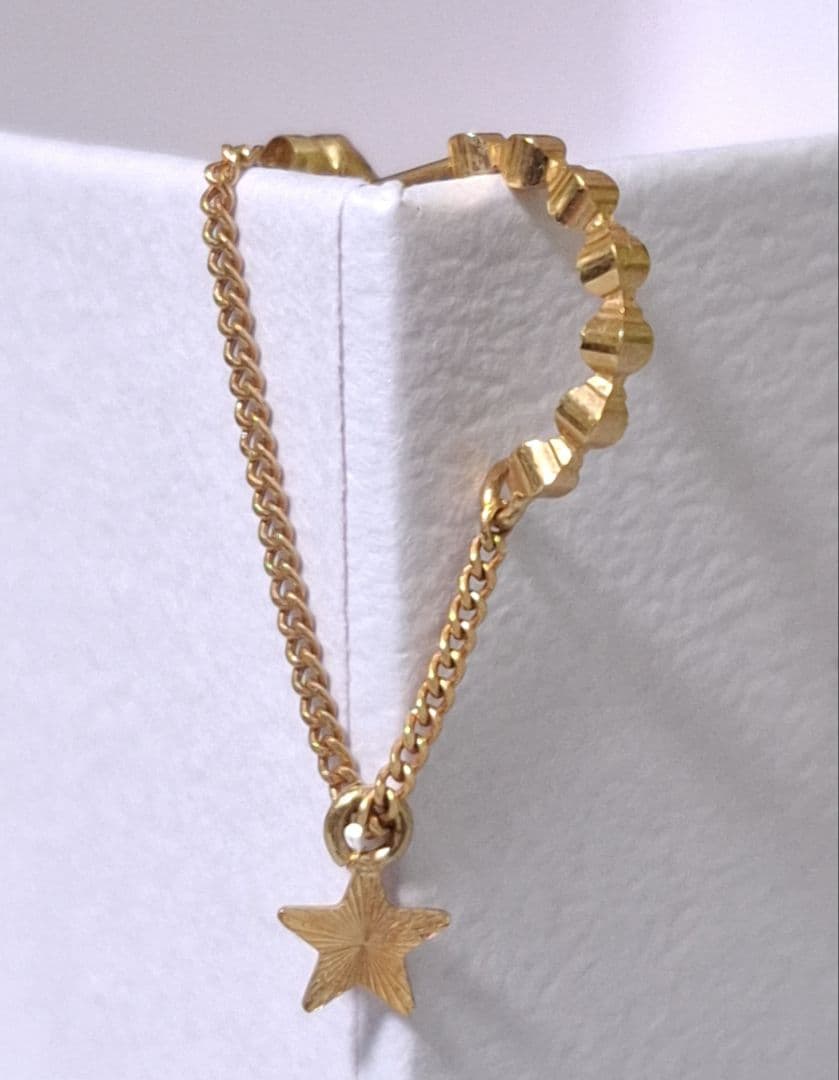 k18 星型チャーム付きハーフフープピアス