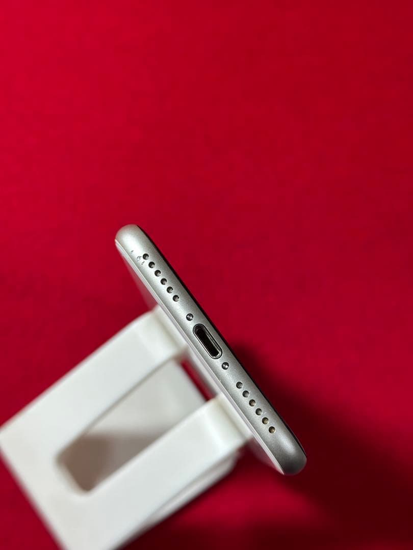 【8183】iPhone SE3第3世代スターライト 64GB simフリー