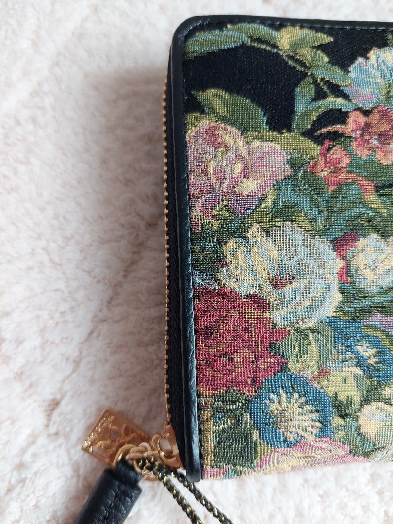 ✨未使用品✨Think 　Bee ！のチェストフィオーレ ラウンドファスナ一財布