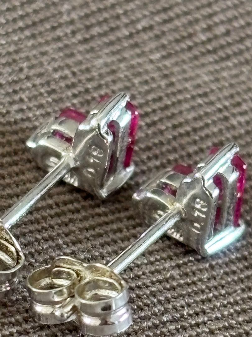 スタージュエリー ミステリアスハート K18WG ルビー 0.36ctピアス両耳