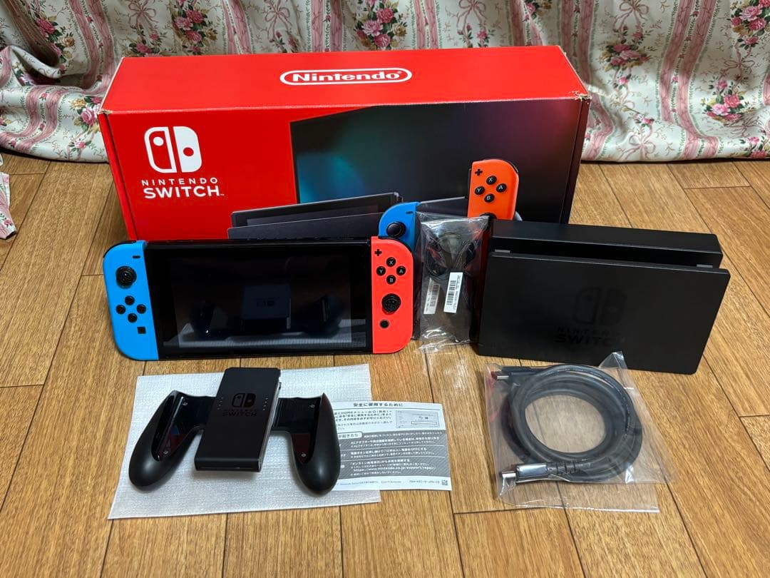 Nintendo Switch 本体 Joy-Con付き 青/赤