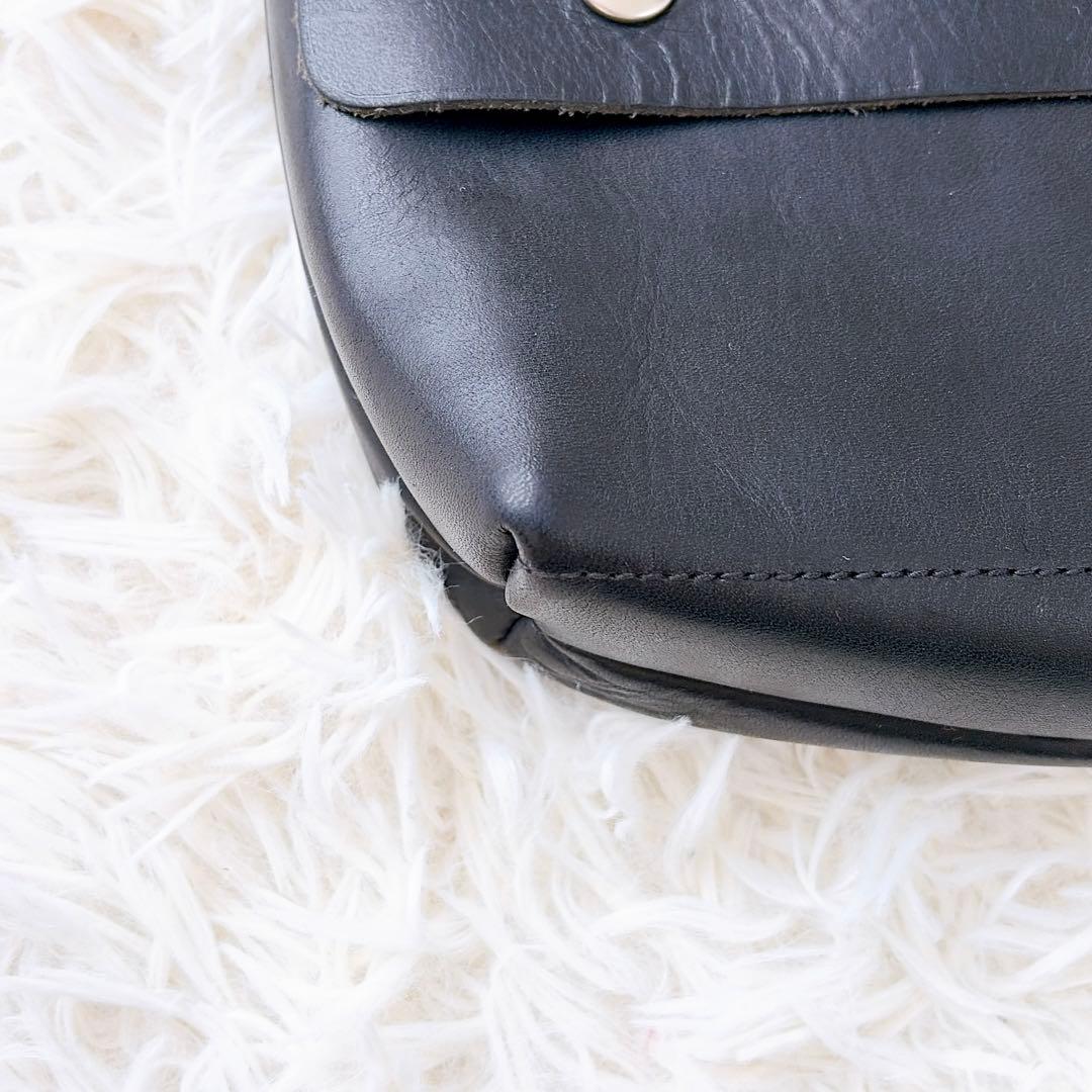 MHL. tough leather shoulder bag ブラック