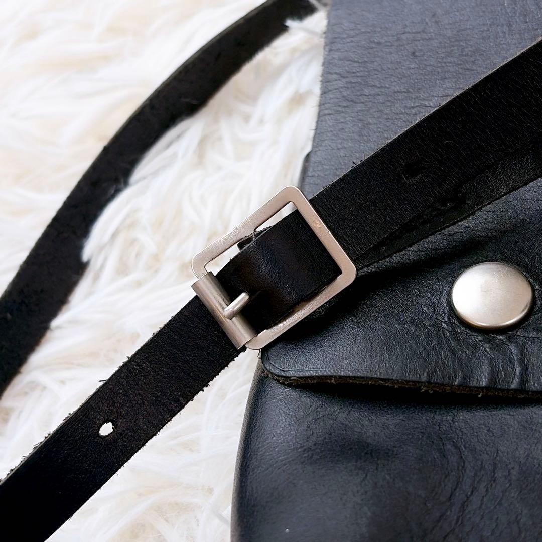 MHL. tough leather shoulder bag ブラック