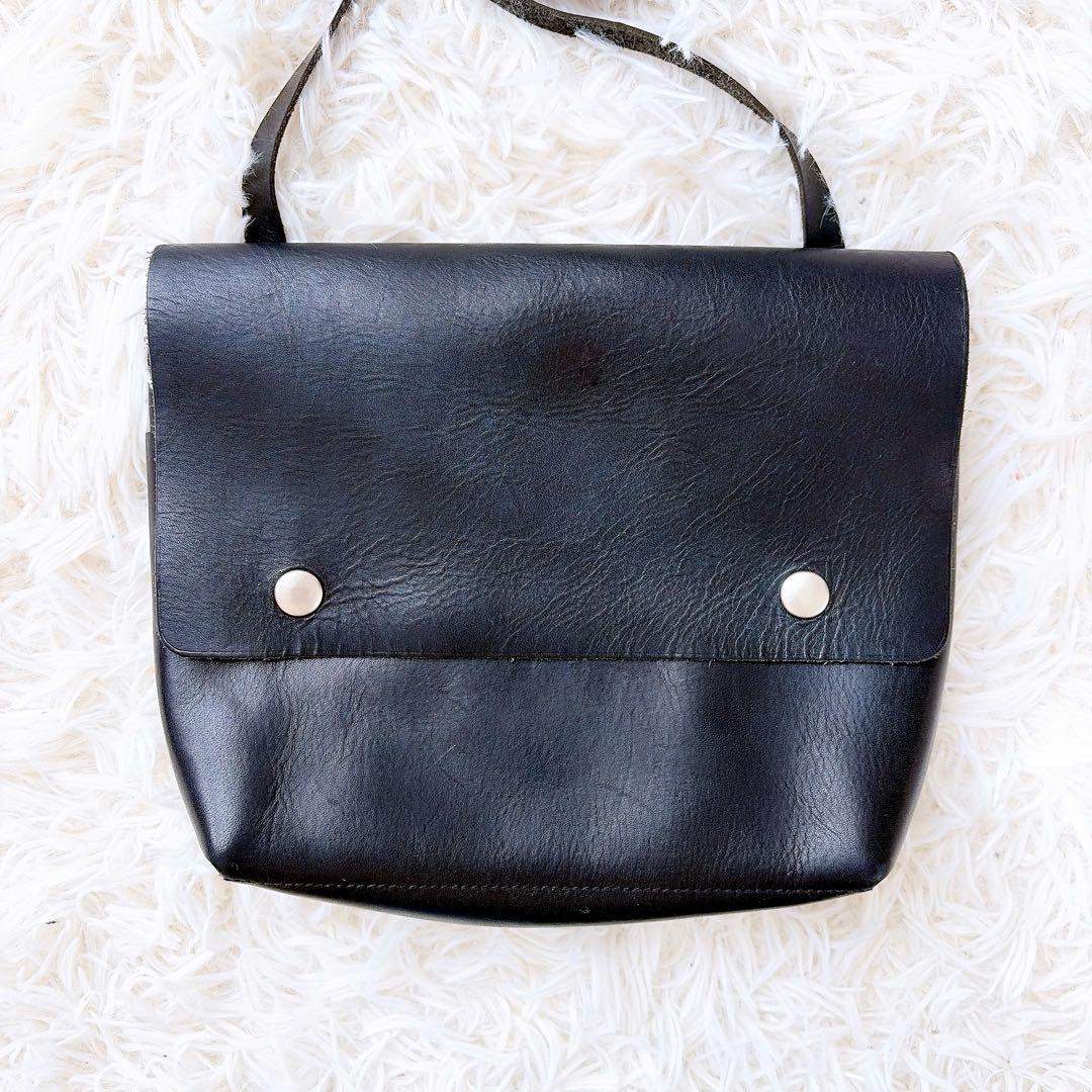 MHL. tough leather shoulder bag ブラック