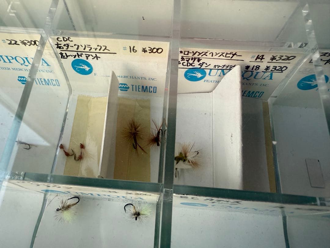 TIEMCO 完成フライ　ケースセット　貴重　フライフィッシング　ティムコ