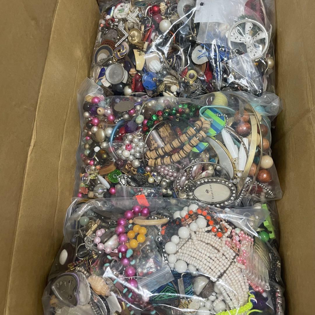 K*ん様 アクセサリー大量まとめ売り 総重量9.7kg イミテ 合成石 天然石