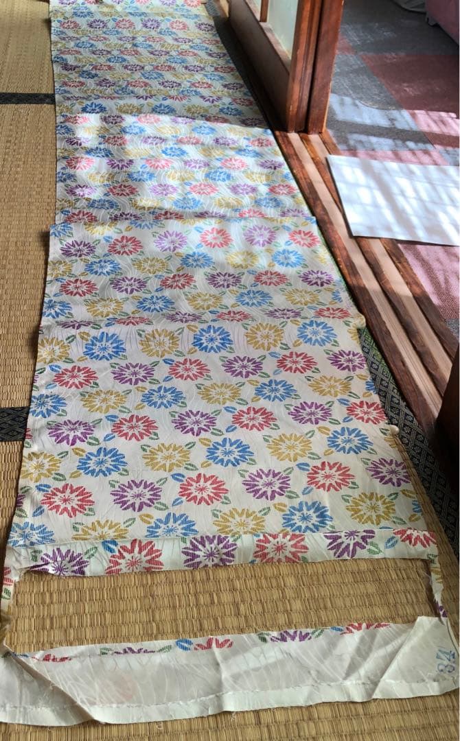 反物　着物　長襦袢　紋　絹　ホワイト　花柄　レトロ　リメイク　コスプレ