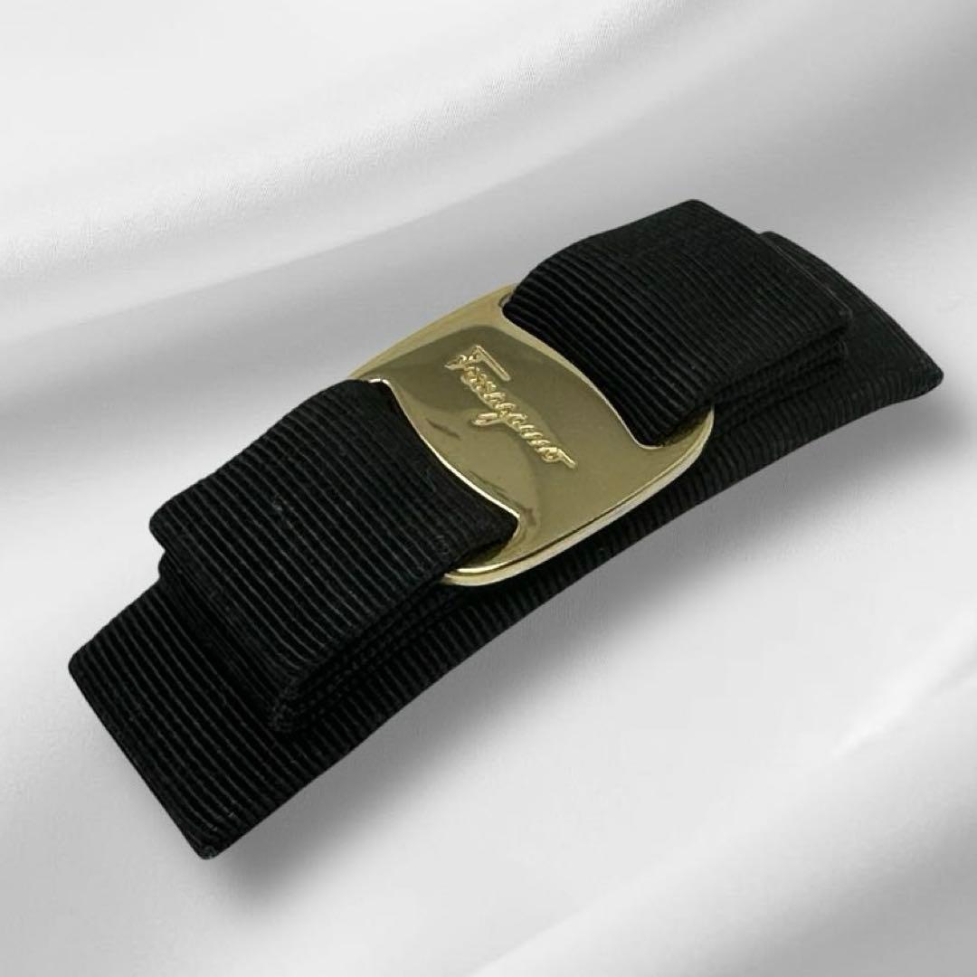 フェラガモ ヴァラリボン ヘアピン バレッタ　ブラック　ゴールド