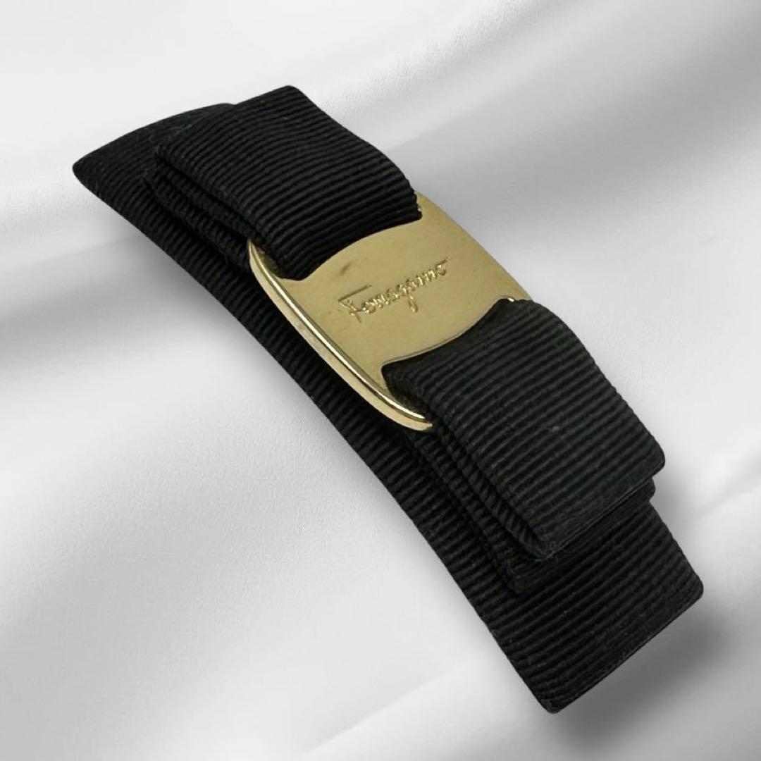 フェラガモ ヴァラリボン ヘアピン バレッタ　ブラック　ゴールド