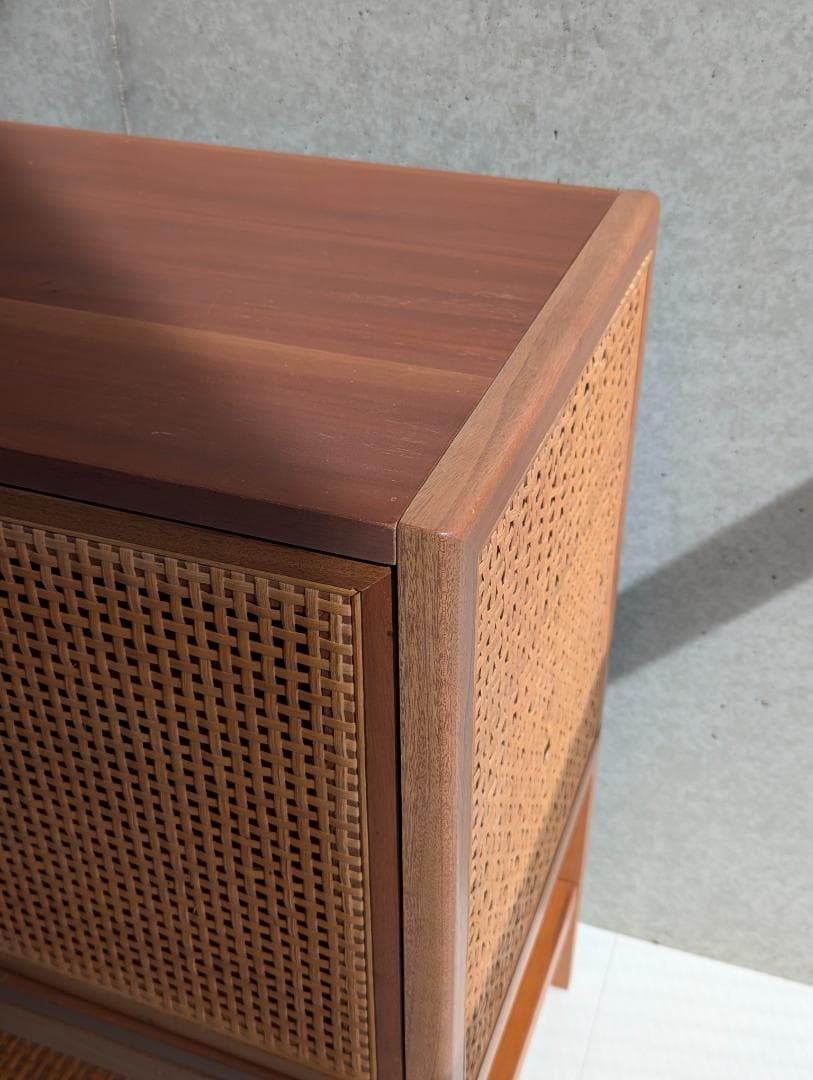 上質デザインの輸入木製 籐 キャビネット 海外品 希少