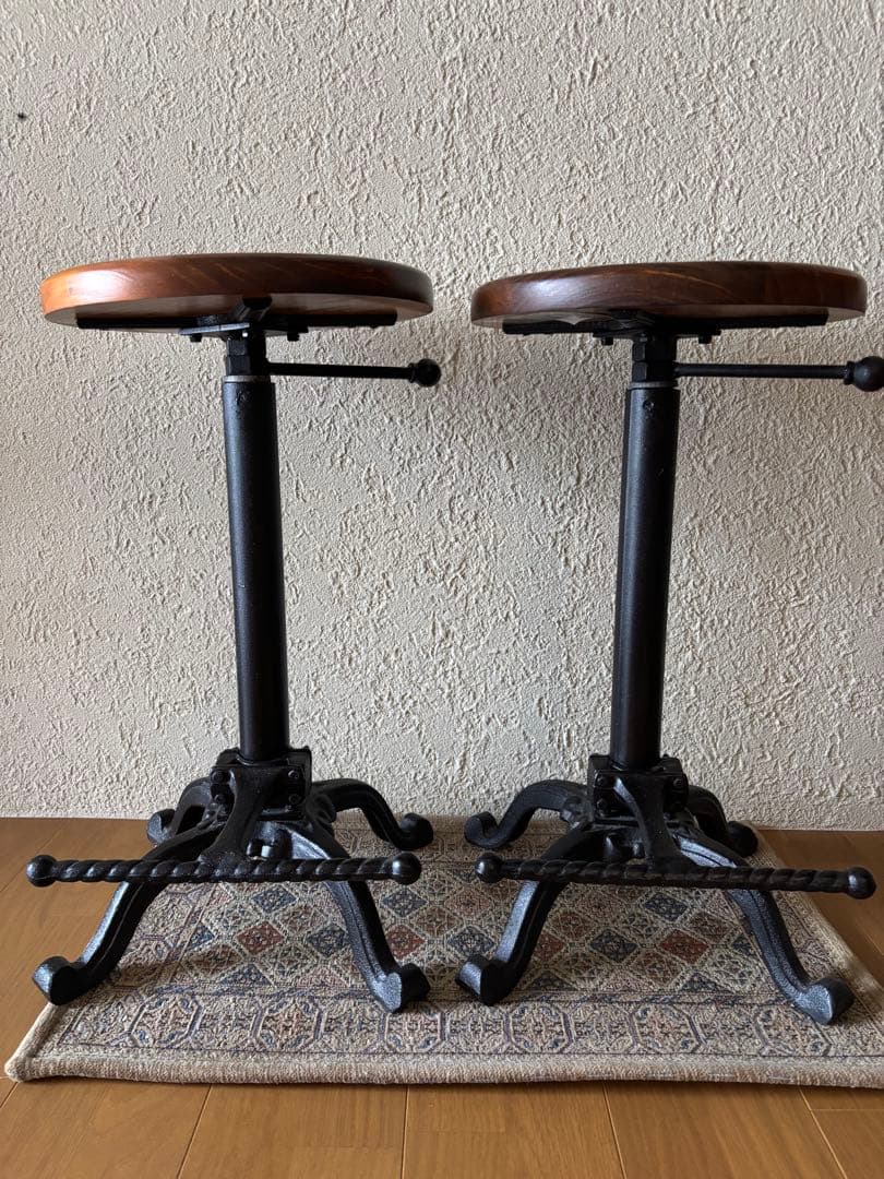 DULTON 高さ調整可能 スツール(写真右)