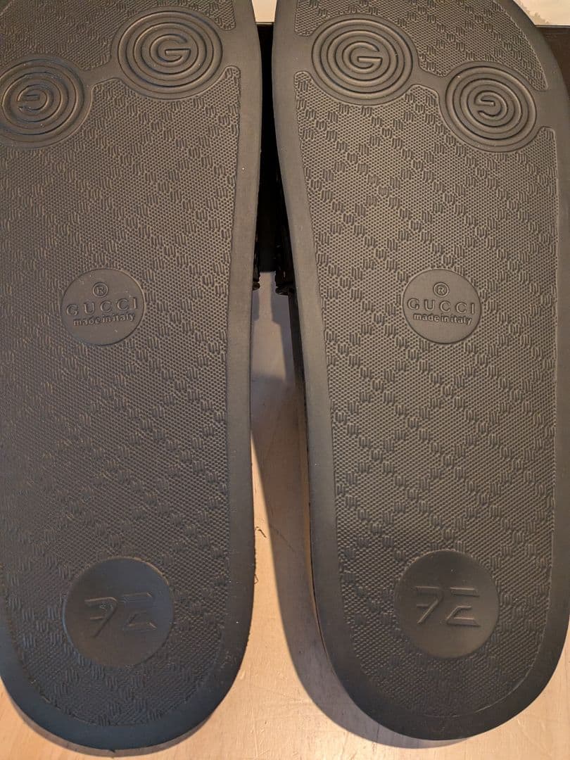 GUCCI ブラック スライドサンダル