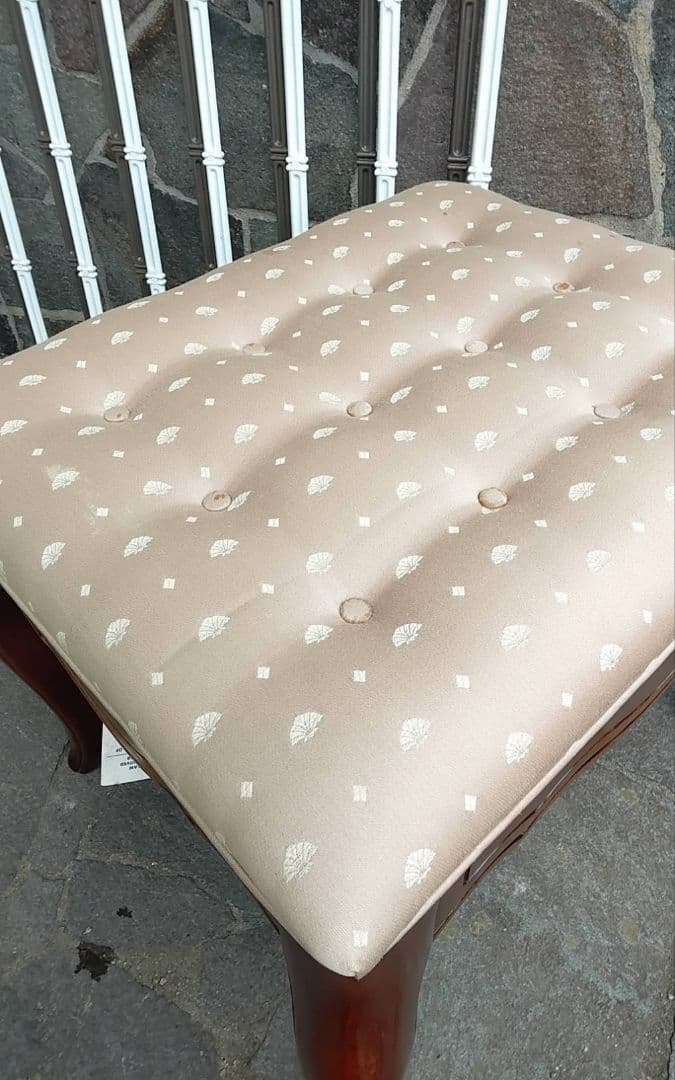 青商品です。　海外ビンテージスツール猫脚