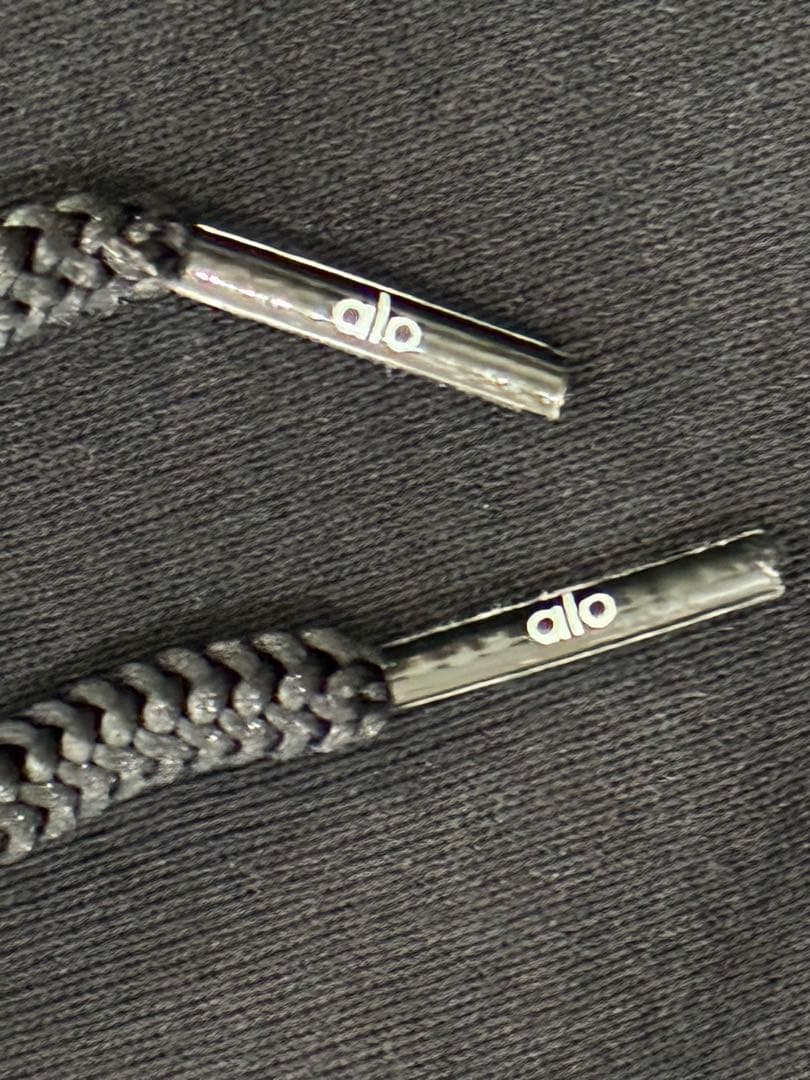 alo yoga ブラックショートパンツ　Sサイズ