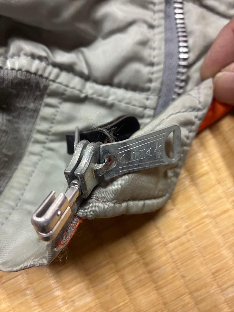 ALPHA社製　MA-1フライトジャケット　LARGEサイズ　黄ばみ、ほつれ有り