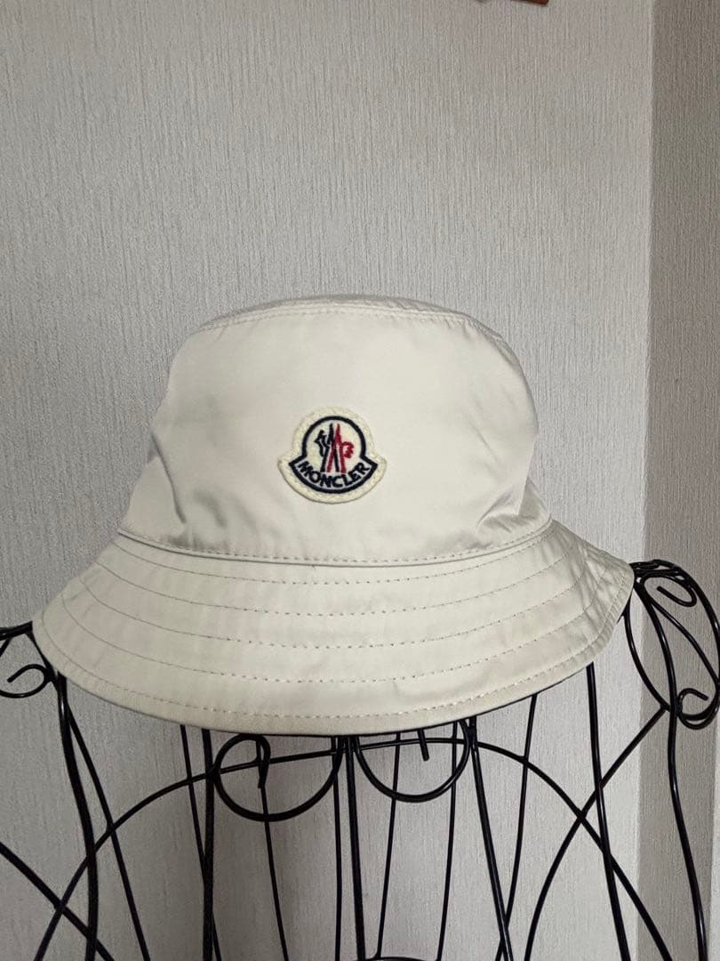 Moncler バケットリバーシブルハット ホワイト ブラック【タグ無し】
