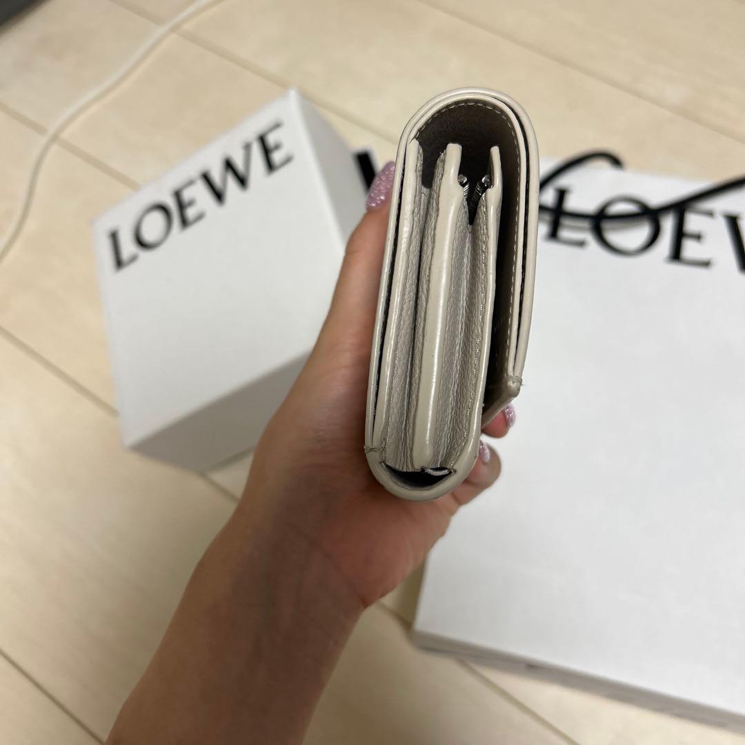 ロエベ 二つ折り財布 アナグラム コンパクト フラップウォレット ライトゴースト