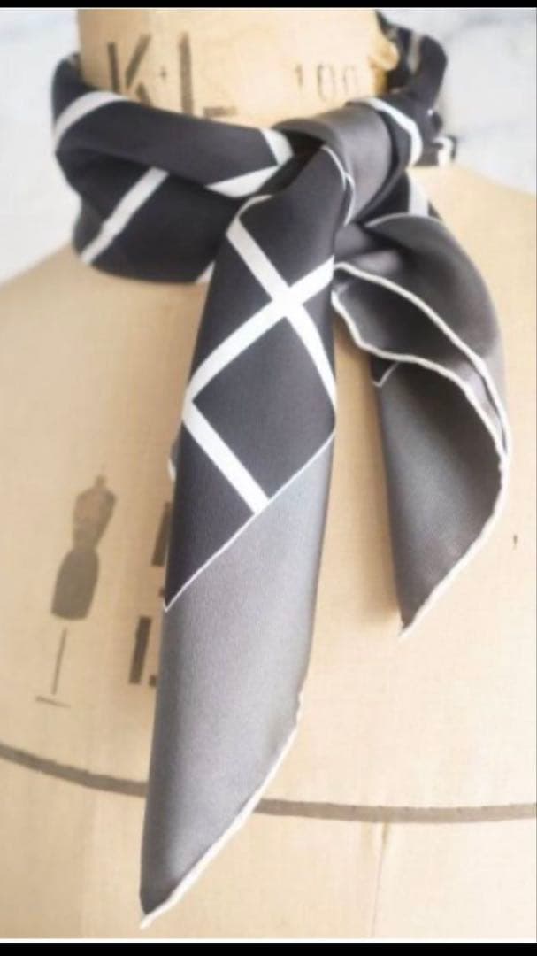 【新品】HEUGN SILK SCARF 希少品 フランス製　ユーゲン シルク