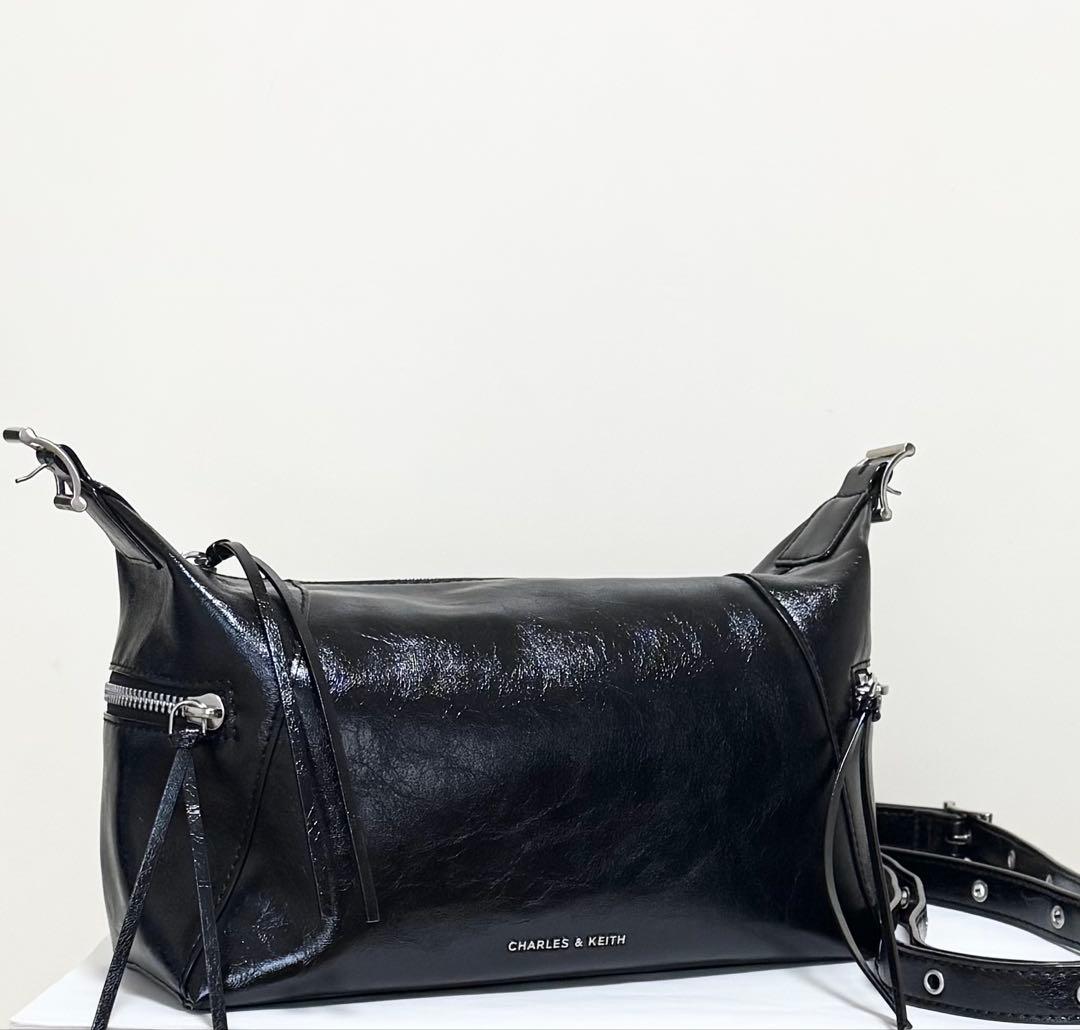 チャールズアンドキース ザイリア ホーボーバッグ ブラック