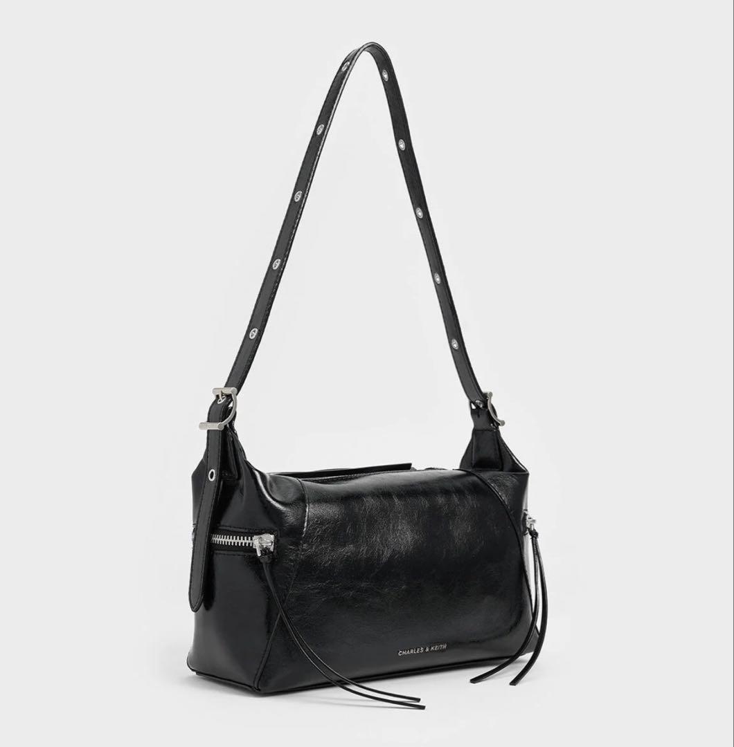 チャールズアンドキース ザイリア ホーボーバッグ ブラック