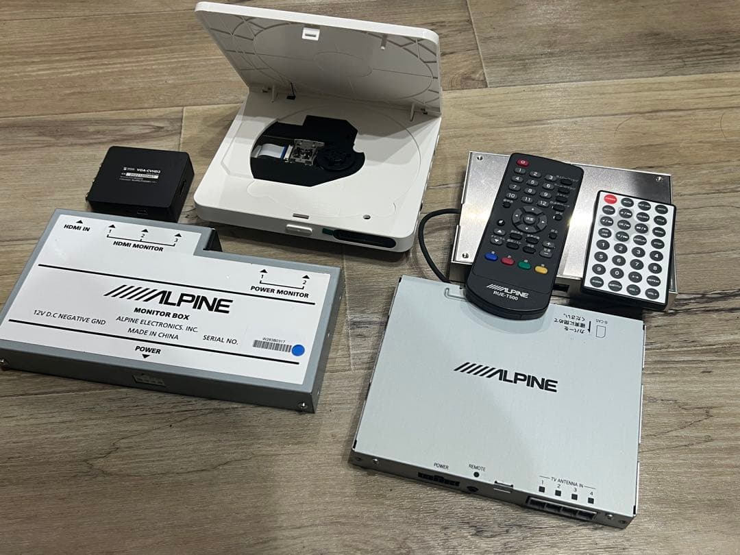 ALPINE SXH10ST 10.1モニター+TVチューナー+DVDプレイヤー