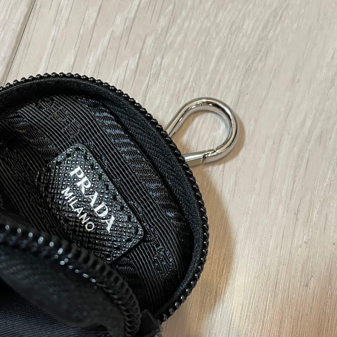 PRADA RE-NYLON ブラックミニポーチ　トライアングルロゴ